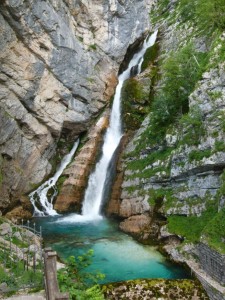 Quelle des Flusses Sava als Wasserfall Savica