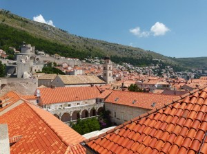 Kroatien - Dubrovnik - Kloster und Altstadt in Festungsmauern