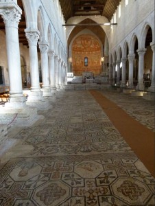 Innenraum Basilika Aquileia